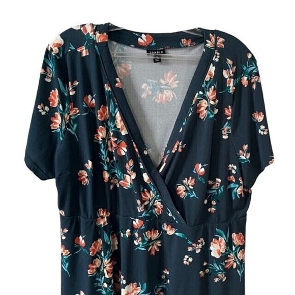 Torrid Green Floral Knit Crepe Peplum Faux Wrap Top Size 2 2X - Picture 5 of 9